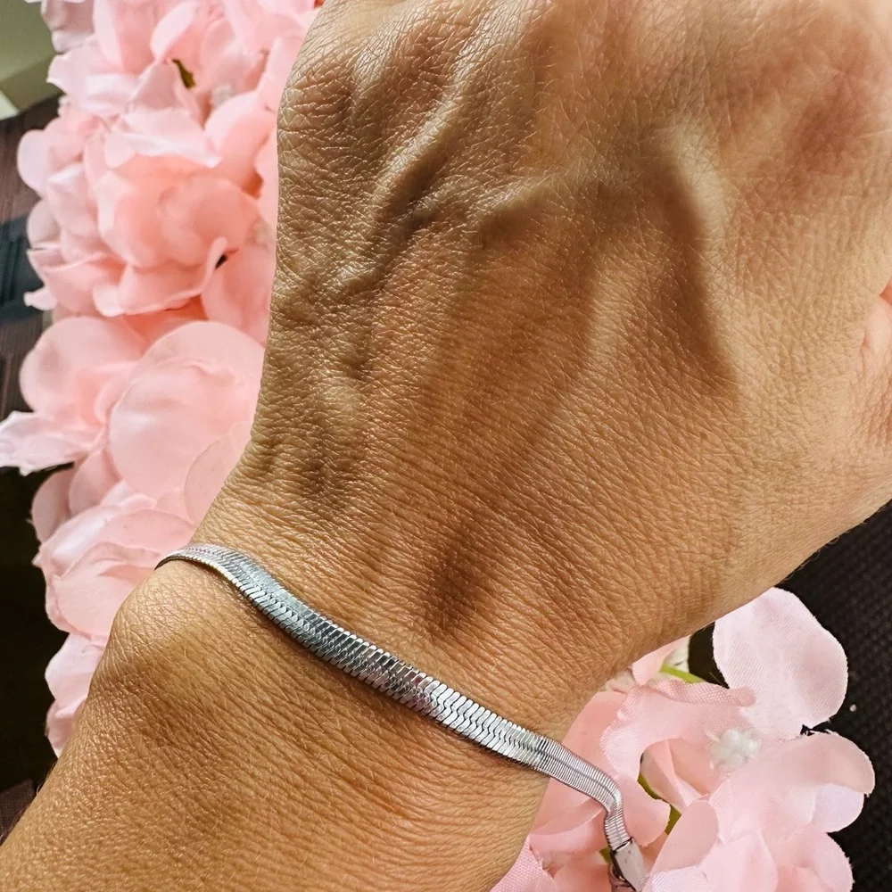Silver Shiny Snake Chain Bracelet for Women and Men 8”